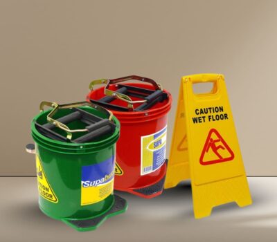 mops / buckets / brooms / brushes / squeegees